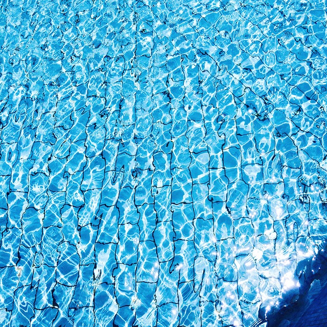 voda v bazénzu
